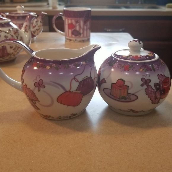 Tea Time Paul Cardew Design Red Hat Society Porcelain Sugar w/Lid & Creamer Set - Picture 1 of 15